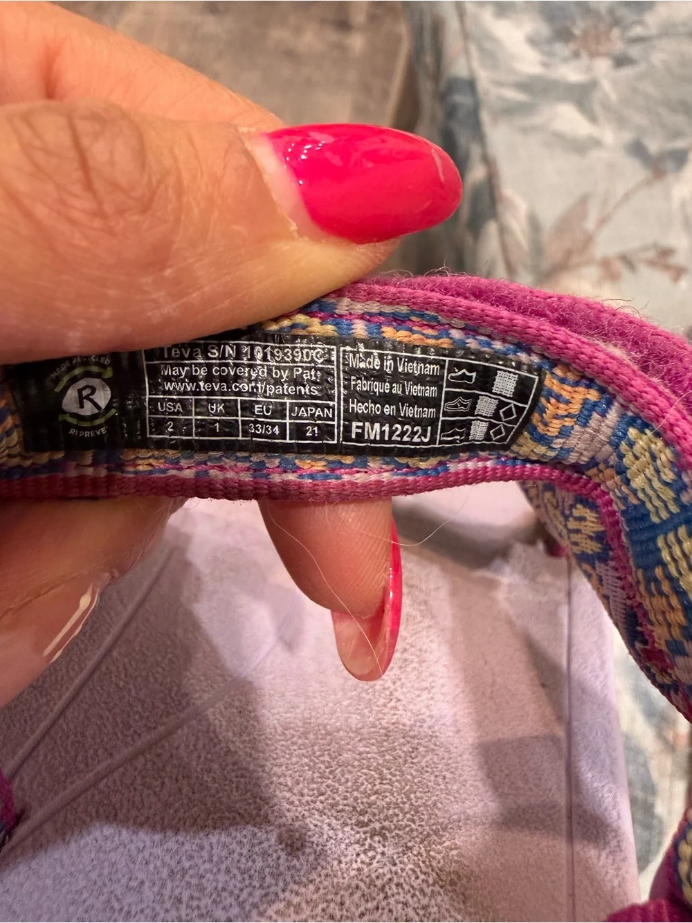 🔥Teva Kids Purple Strappy Sandals with Patterned Webbing Size 2 EC🔥